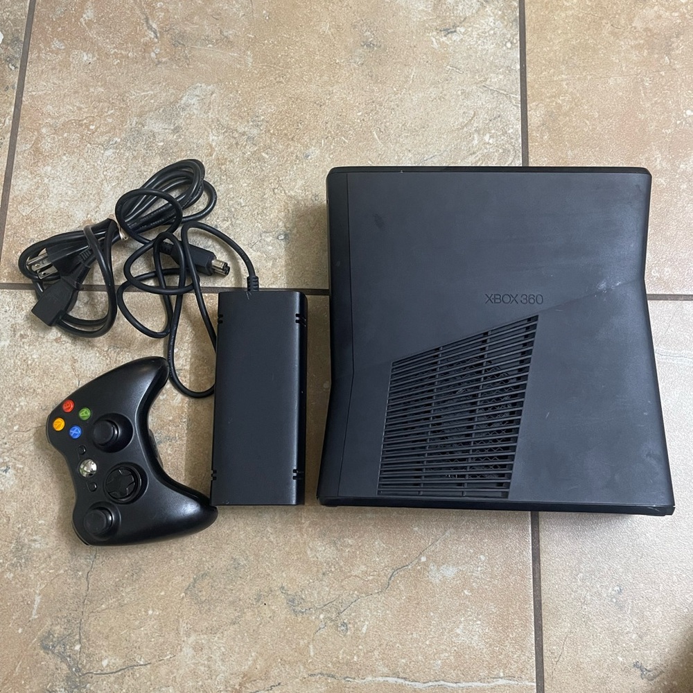 Xbox 360 S 320GB Slim Console Black Controller Microsoft Model 1439 - TESTED